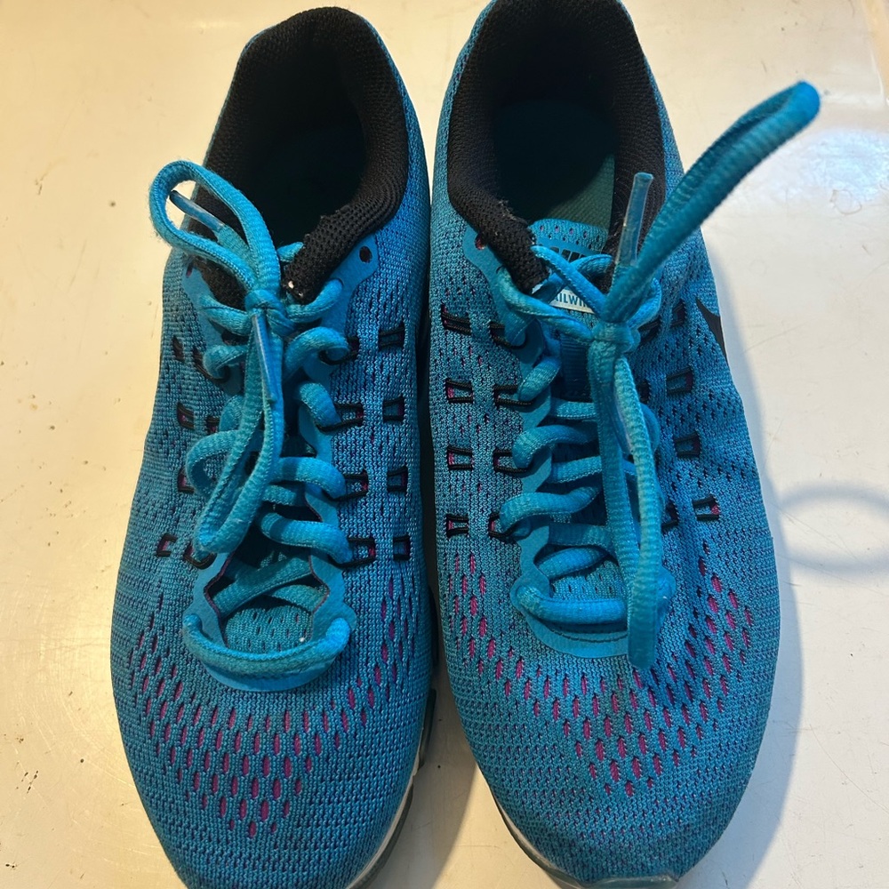 Nike Air Max Tailwind 8 in Vibrant Blue and Black